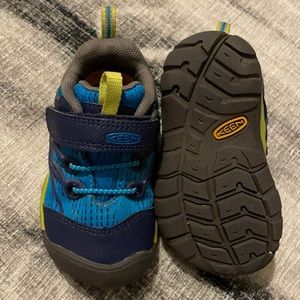 Keen toddler hiking shoe